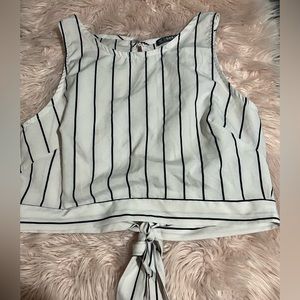 Super cute striped knotted top!